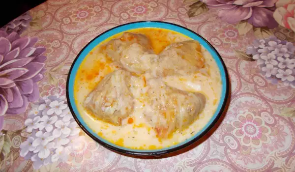 Bakine sarme u belom sosu