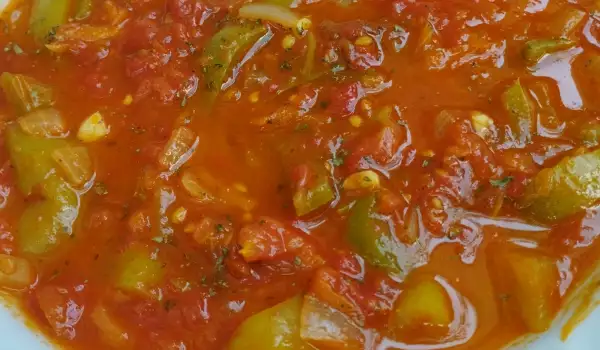 Seosko jelo sa svežim paradajzom i paprikom