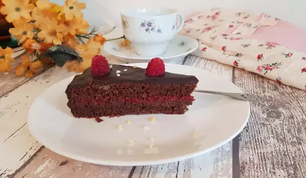 Omiljena čokoladna torta sa malinama