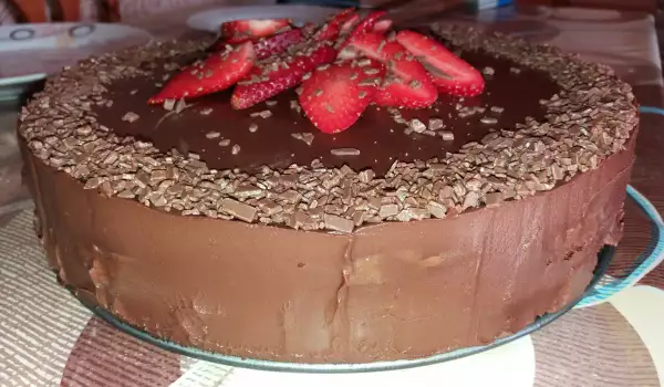 Torta čokoladni raskoš sa jagodama