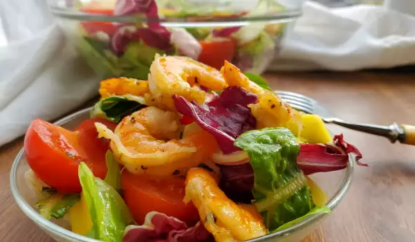 Egzotična salata sa škampima i dresingom od meda