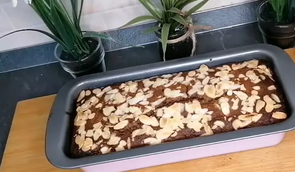 Čokoladni kolač sa bananama i bademima