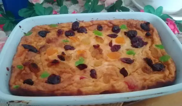Slatko zapečeno jelo sa sitnim sirom i sušenim voćem