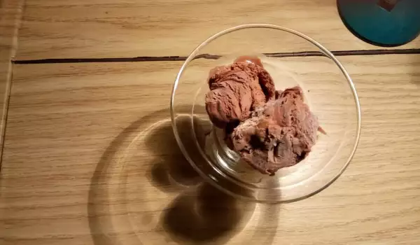 Čokoladni sladoled sa korom od pomorandže