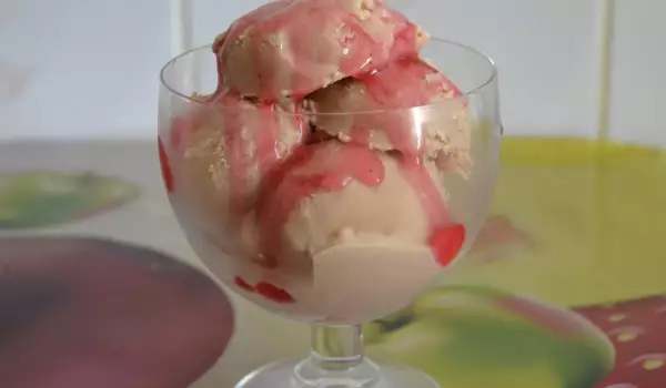 Sladoled od engleskog krema sa jagodama