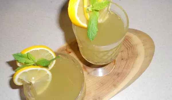 Letnji sok od zove, limuna i nane
