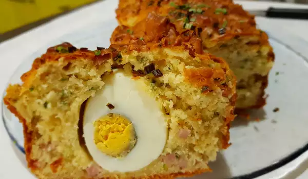 Slani kolač Iznenađenje sa jajima