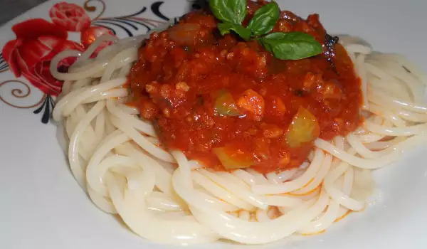Špagete sa pestom i mlevenim mesom