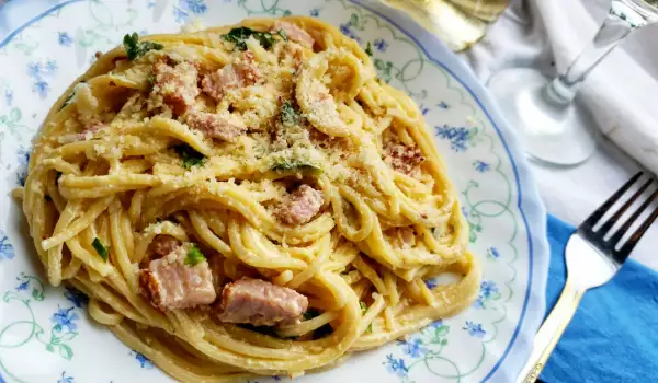 Špagete karbonara sa slaninom i pavlakom