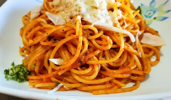 Špagete sa piletinom i paradajzom