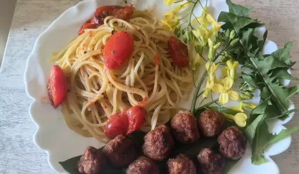 Špagete sa ćufticama i čeri paradajzom