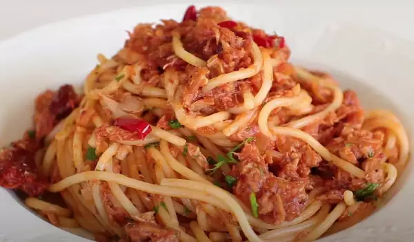 Špagete sa tunjevinom u paradajz sosu