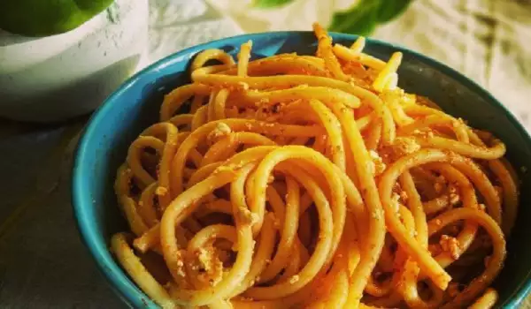 Pikantne pržene špagete sa fetom