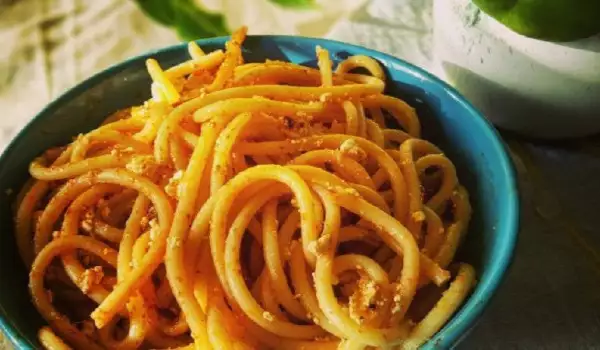 Pikantne pržene špagete sa fetom