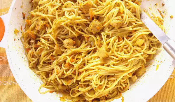 Prženi špageti sa soja zalogajima u indijskom stilu