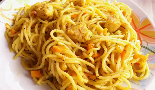 Prženi špageti sa soja zalogajima u indijskom stilu