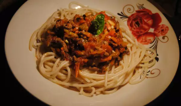 Špagete sa pilećim mlevenim mesom i povrćem