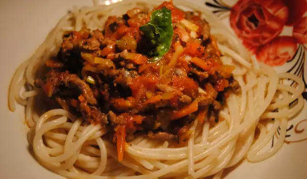 Špagete sa pilećim mlevenim mesom i povrćem