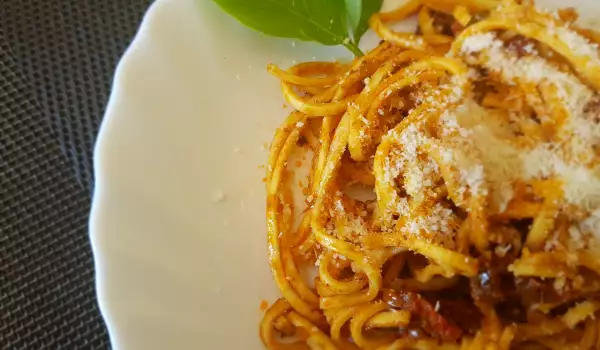 Špagete sa pestom od sušenog paradajza