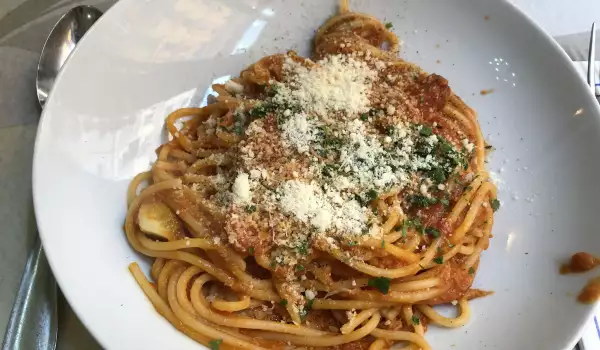Špageti sa inćunom i bademima