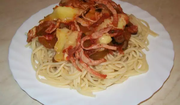 Špagete sa pilećim fileom i sosom od paradajza