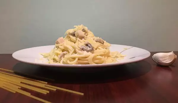 Špageti sa piletinom, pečurkama i sosom od pavlake