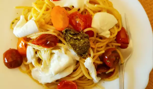 Špagete sa čeri paradajzom i mocarelom
