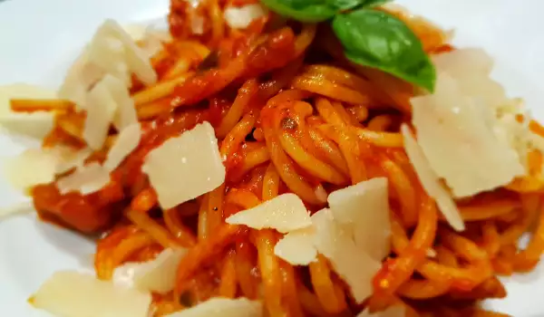 Mediteranske špagete sa paradajzom