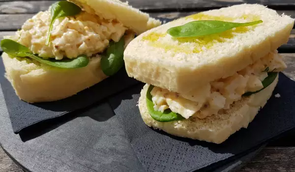Hladni sendviči sa salatom od jaja