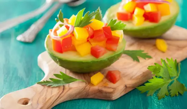 Punjeni avokado