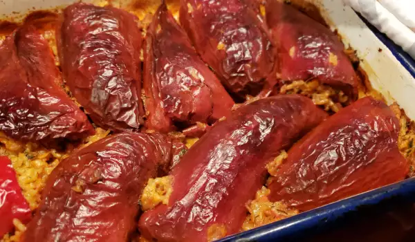 Paprike punjene pirinčem i mlevenim mesom