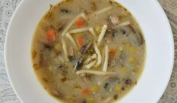 Supa sa pečurkama, graškom i šargarepom