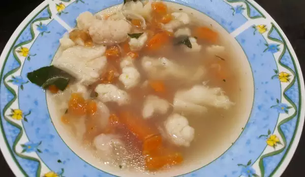 Supa sa karfiolom i piletinom