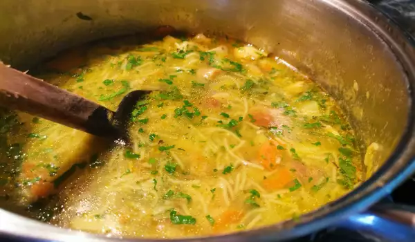 Posna supa od povrća sa prazilukom i pečurkama