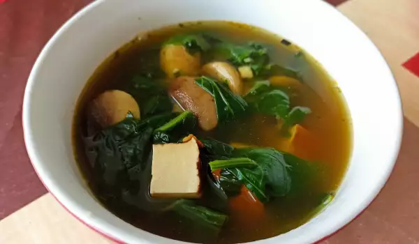 Supa sa tofu sirom, spanaćem i pečurkama