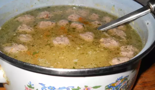 Supa sa lopticama, rezanicima i krompirom