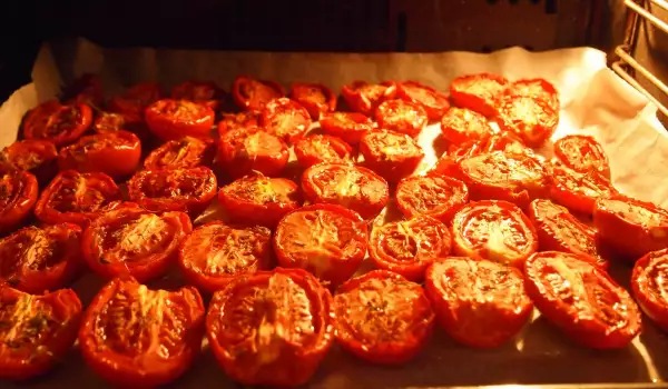 Sušeni paradajz sa bosiljkom