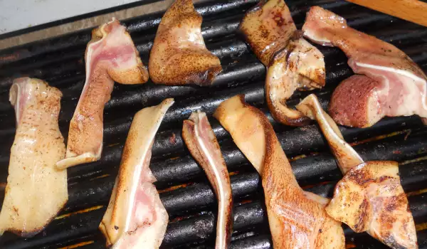 Kuvane svinjske uši na roštilju