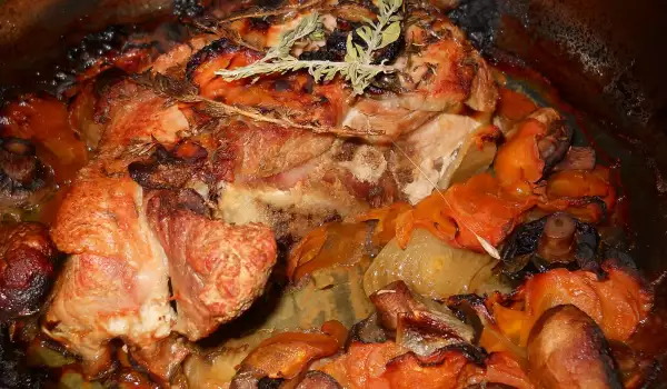 Dinstana svinjetina sa šargarepom i pečurkama