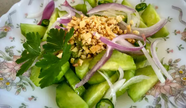 Tajlandska salata sa kikirikijem