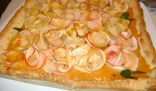 Tart sa maslacem i ružama od jabuke