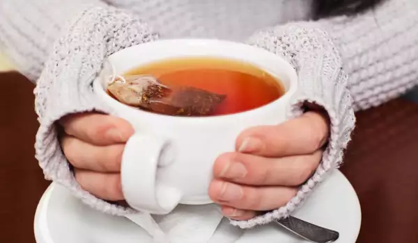 Koliko dugo čaj treba da odstoji u vreloj vodi?
