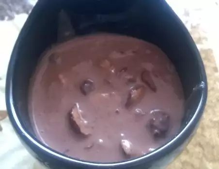 Ukusna tečna čokolada sa lešnicima