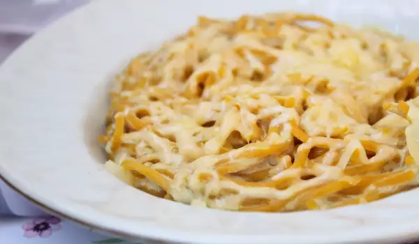Špagete od bundeve sa sosom od sitnog sira i krem sira