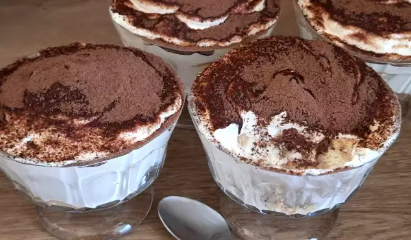 Domaći tiramisu u čašama