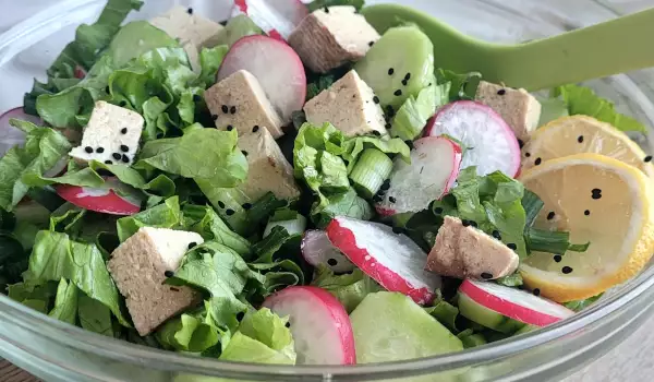 Zelena salata sa mariniranim tofu sirom