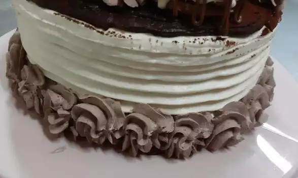 Torta Crveni somot sa crnom čokoladom