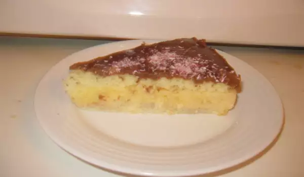 Torta sa mlečnim kremom i čokoladnom glazurom
