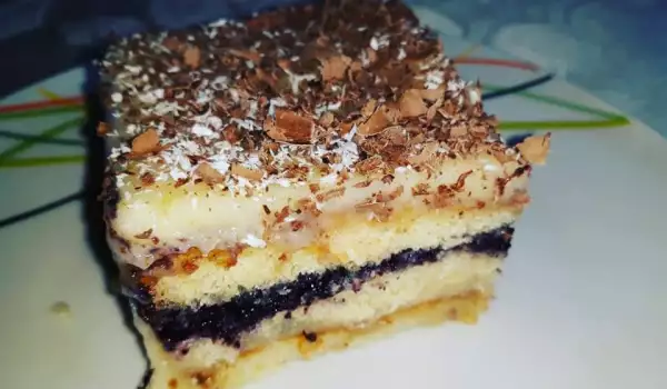 Torta sa domaćim kremom i slatkom od borovnica