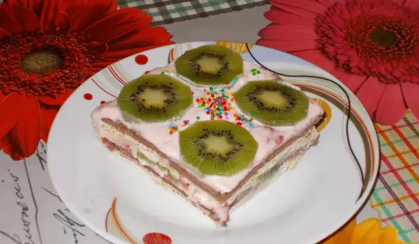 Novogodišnja torta sa kivijem i jagodom